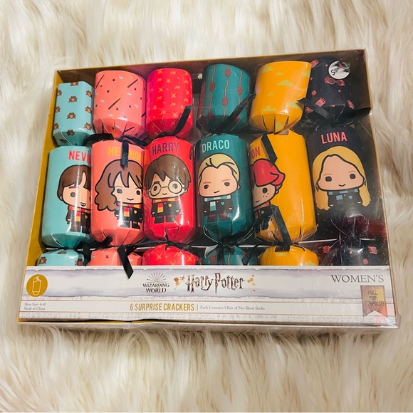 Warner Bros. Accessories New Harry Potter 6 Surprise Crackers Set